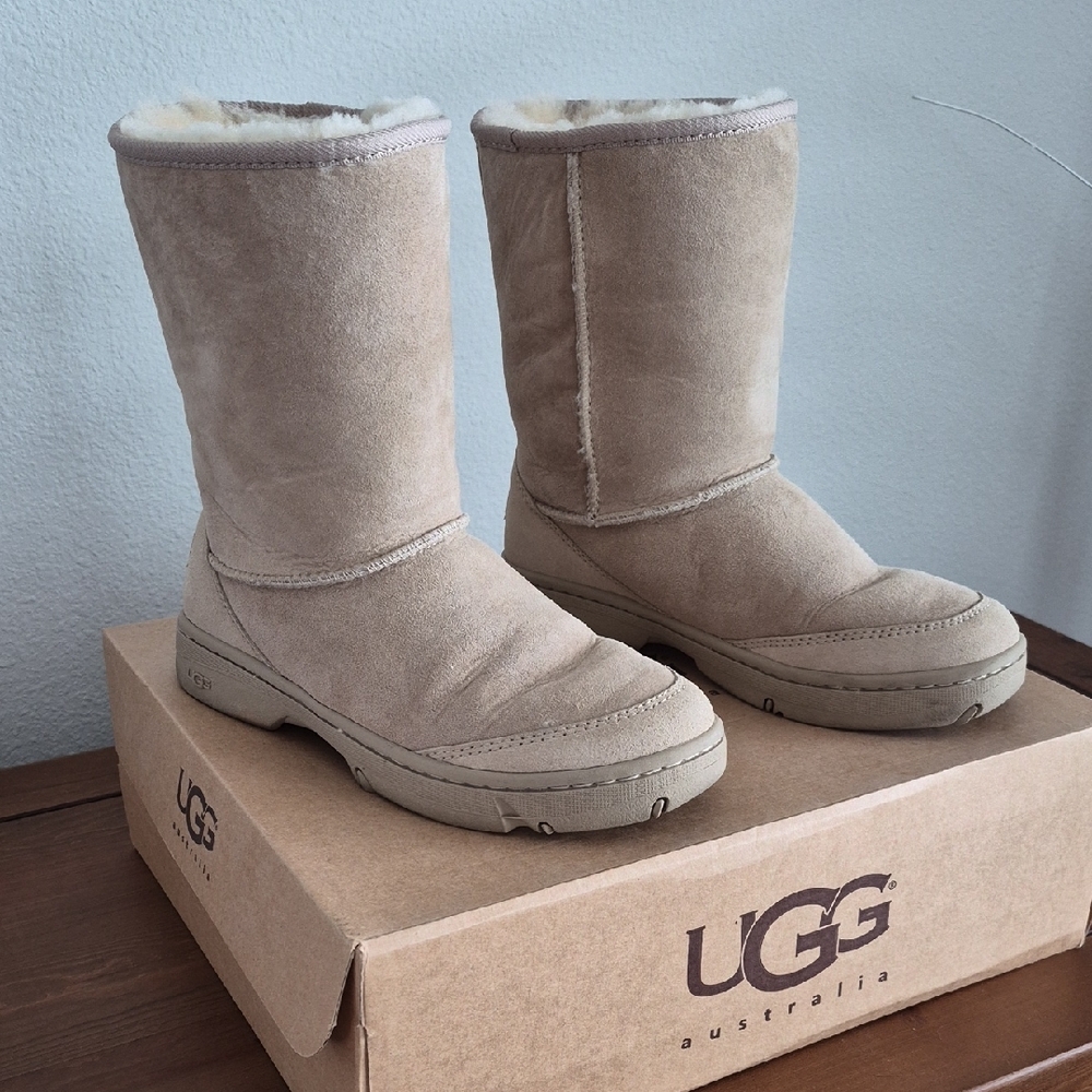 UGG Tan Sheepskin Lined Boots - Picture 8 of 9